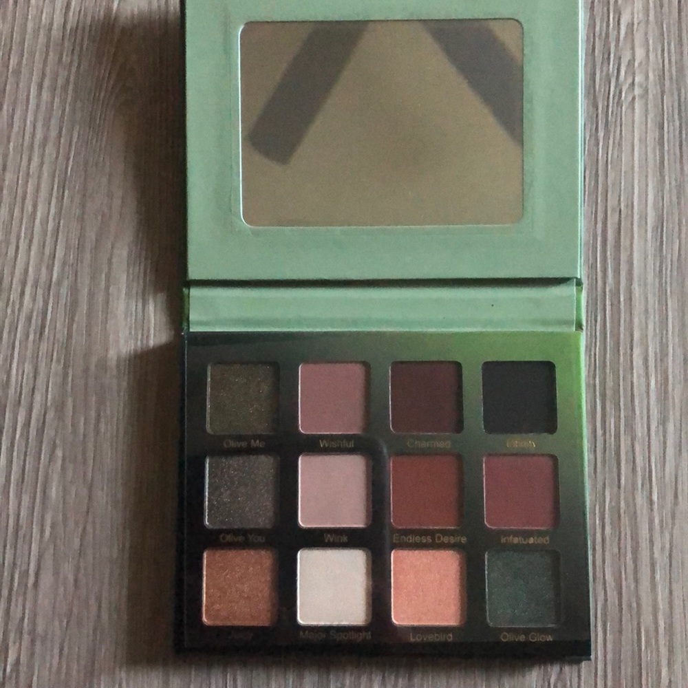 Violet Boss Olive You Forever Eye Shadow Palette